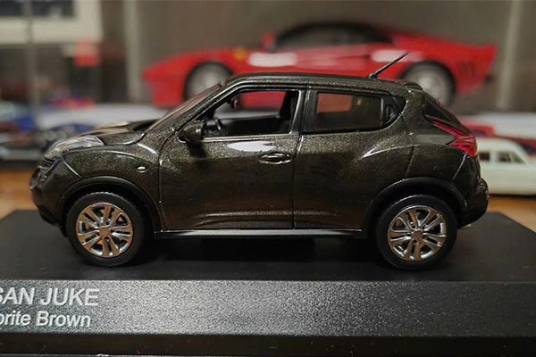 1/43 Nissan Juke Model in Brown